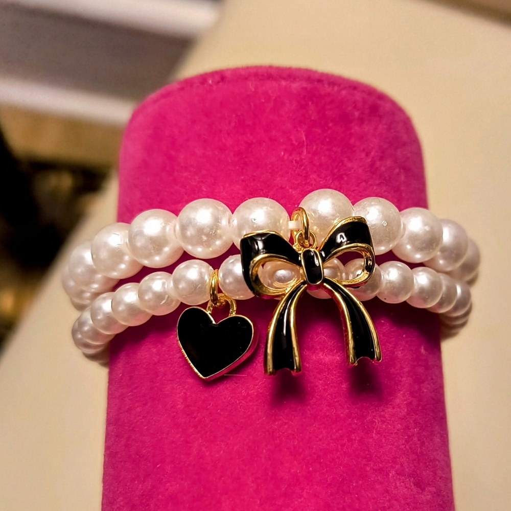 Elegant VIVIENNE WESTWOOD Pearl Bracelet with Black Bow Charm